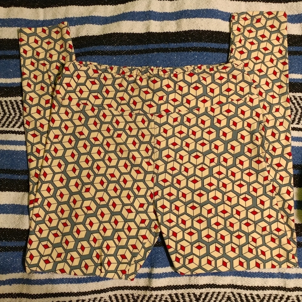 LuLaRoe Geometric print Leggings!!